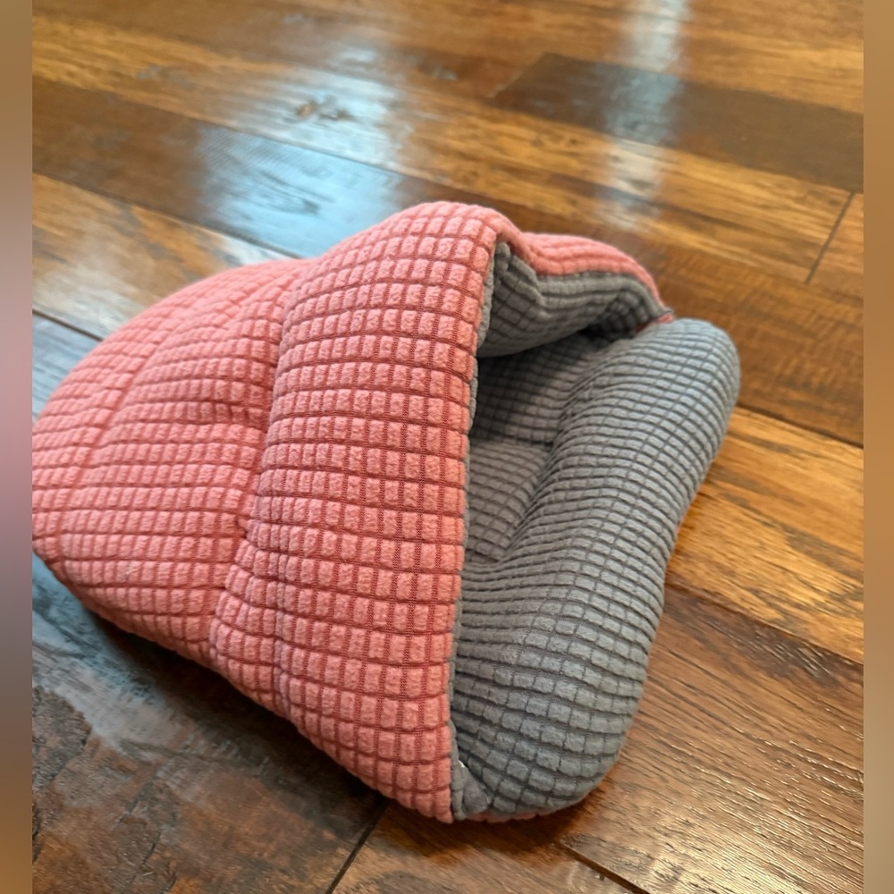 New Small Animal Soft Hiding Hut Bed